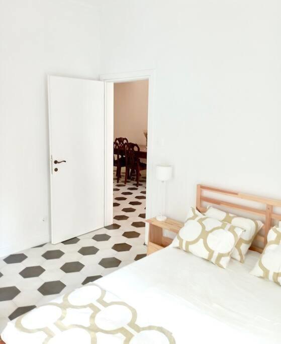 Stylish City Flat Near Promenade Tesalonika Bagian luar foto