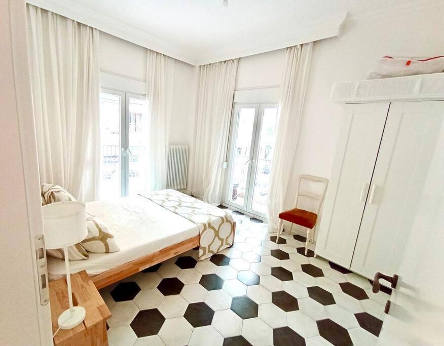Stylish City Flat Near Promenade Tesalonika Bagian luar foto