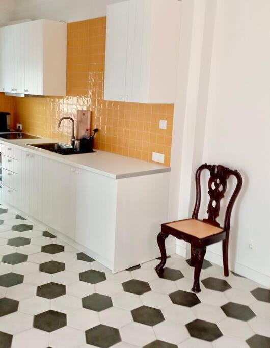 Stylish City Flat Near Promenade Tesalonika Bagian luar foto