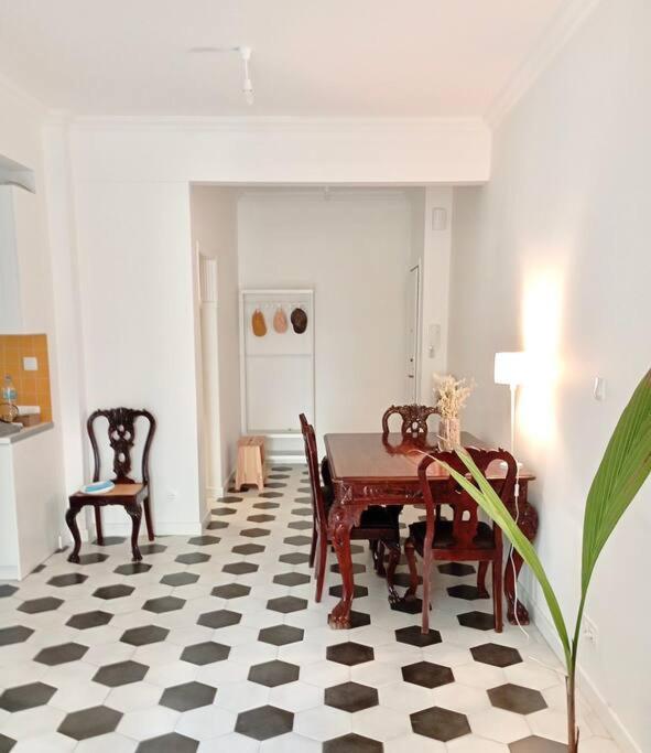 Stylish City Flat Near Promenade Tesalonika Bagian luar foto