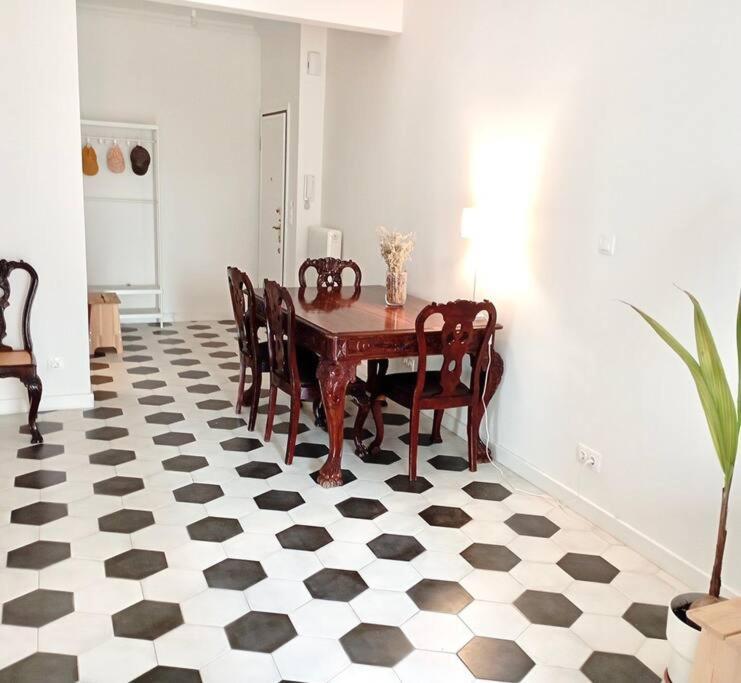 Stylish City Flat Near Promenade Tesalonika Bagian luar foto