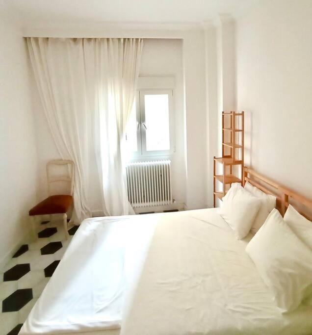 Stylish City Flat Near Promenade Tesalonika Bagian luar foto